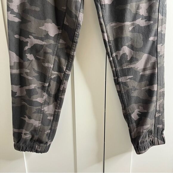 Athleta Camo Farallon‎ Jogger Pants Green Pull On Pockets size 0 - Picture 6 of 14